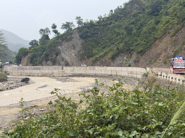 बीपी राजमार्गको निर्माणाधीन ट्रयाकको काम केही दिन स्थगित गरिने